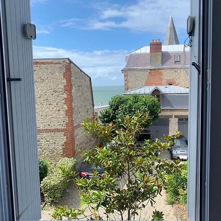 Studio vue mer à 2 min de la plage Villerville Esterno foto
