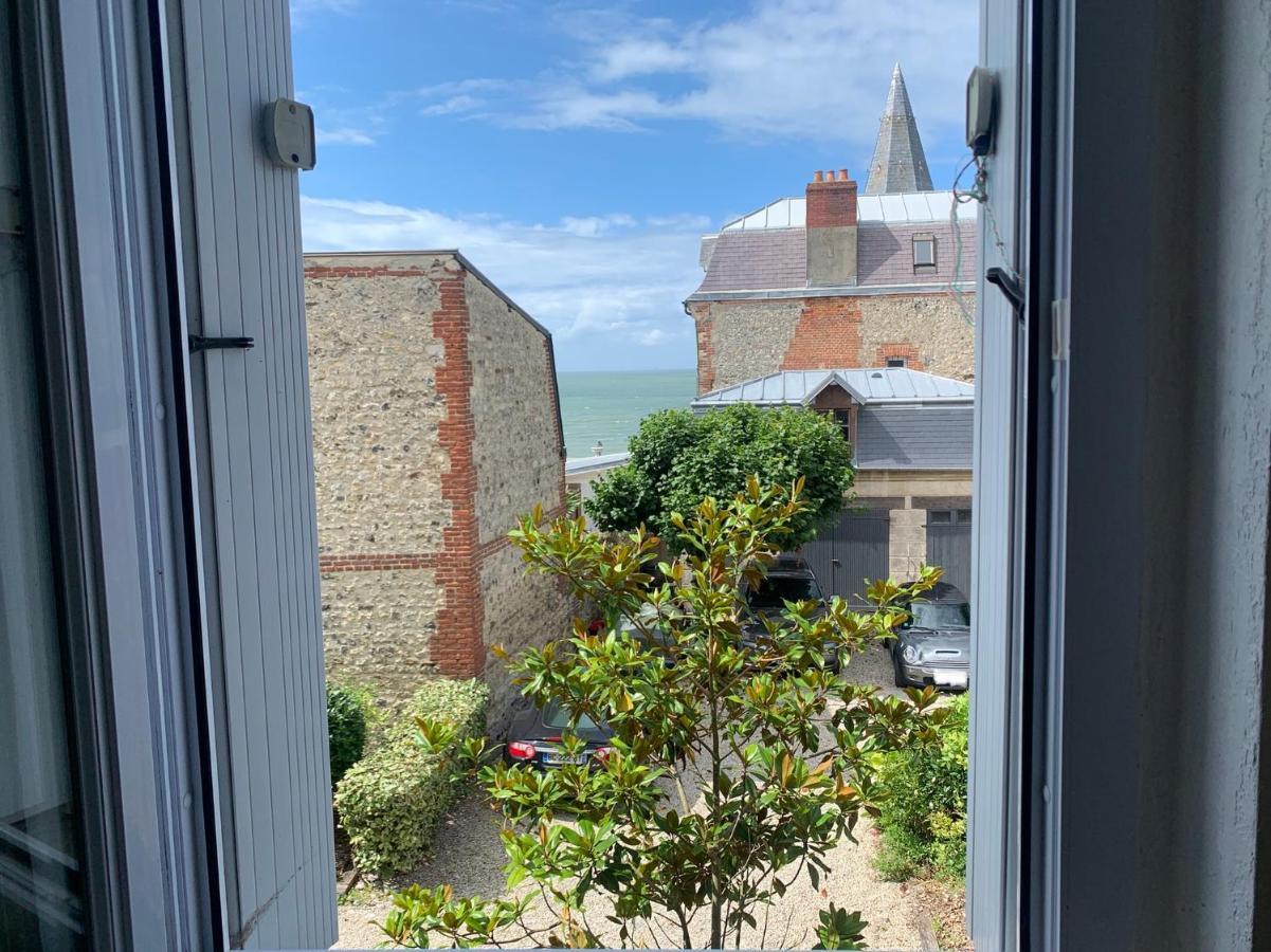 Studio vue mer à 2 min de la plage Villerville Esterno foto